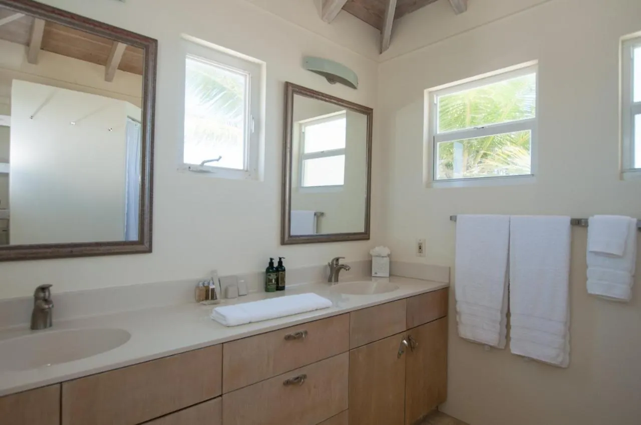 Aqua Del Rose 1 Bedroom Cottage Long Bay 0*,